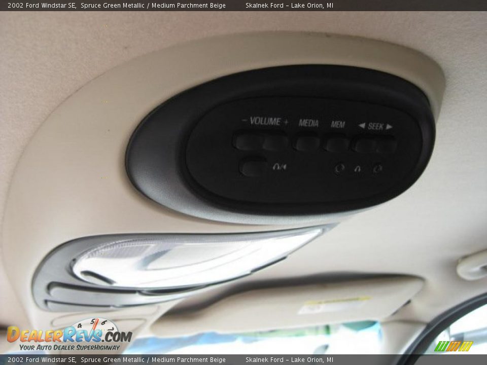 2002 Ford Windstar SE Spruce Green Metallic / Medium Parchment Beige Photo #24