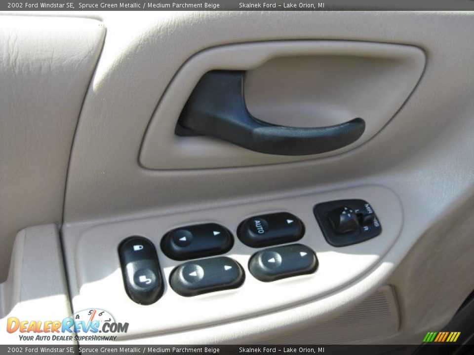 2002 Ford Windstar SE Spruce Green Metallic / Medium Parchment Beige Photo #26