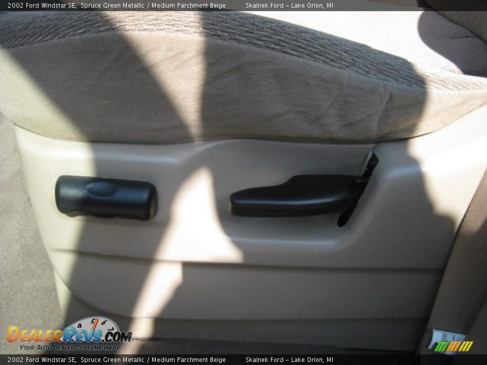 2002 Ford Windstar SE Spruce Green Metallic / Medium Parchment Beige Photo #27