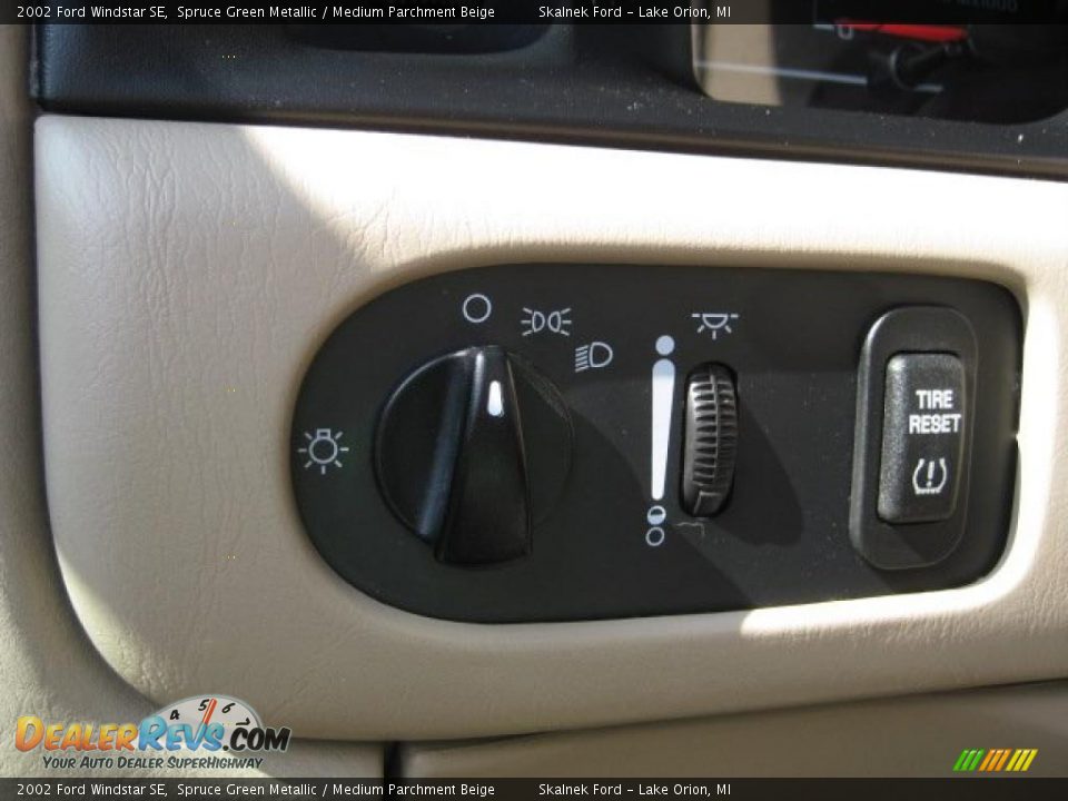 2002 Ford Windstar SE Spruce Green Metallic / Medium Parchment Beige Photo #28
