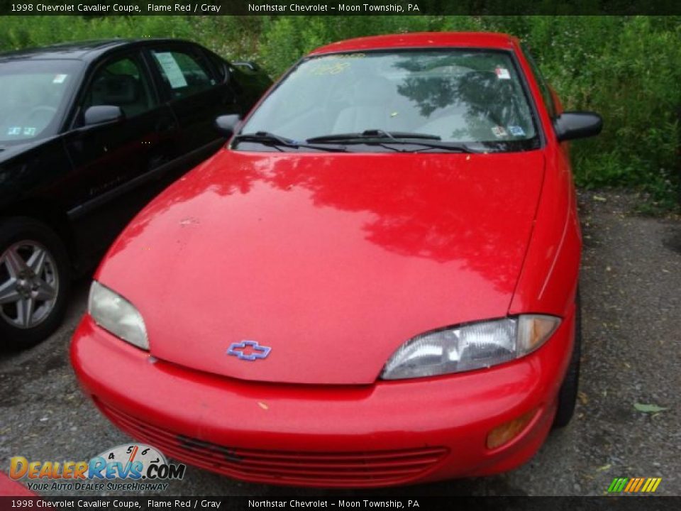 1998 Chevrolet Cavalier Coupe Flame Red / Gray Photo #2