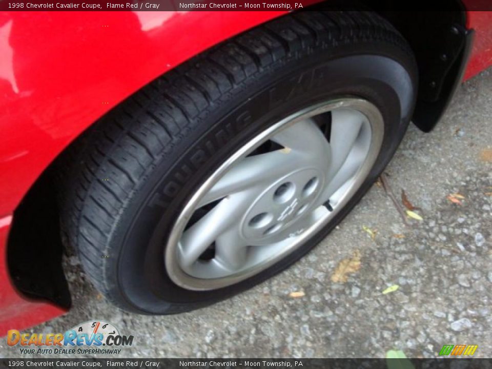 1998 Chevrolet Cavalier Coupe Flame Red / Gray Photo #4