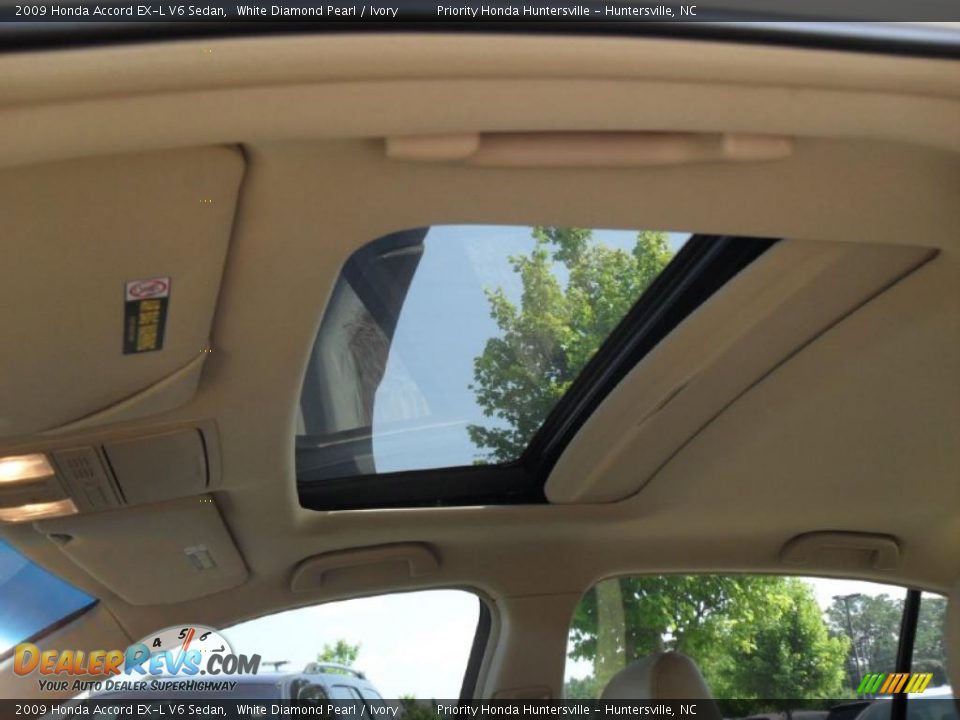 2009 Honda Accord EX-L V6 Sedan White Diamond Pearl / Ivory Photo #9