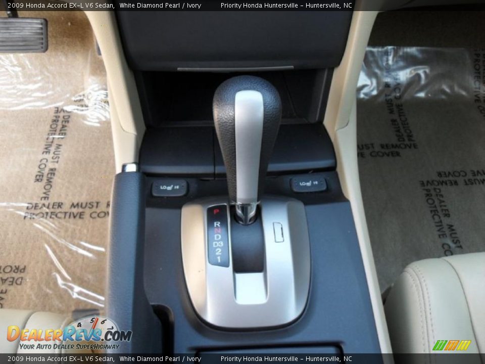 2009 Honda Accord EX-L V6 Sedan White Diamond Pearl / Ivory Photo #10