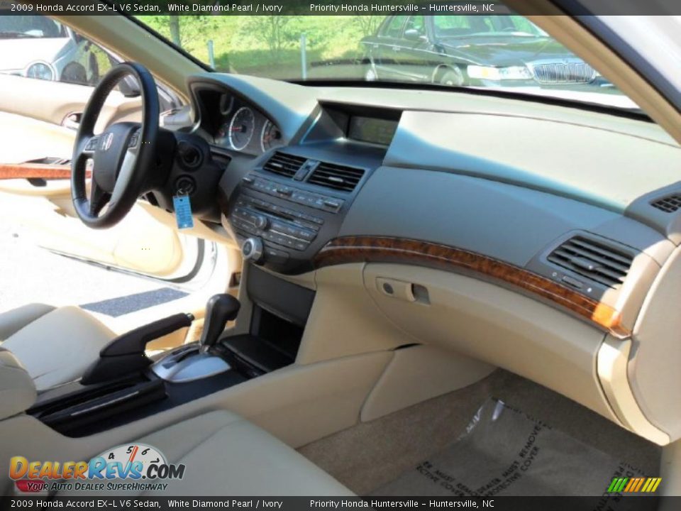 2009 Honda Accord EX-L V6 Sedan White Diamond Pearl / Ivory Photo #19