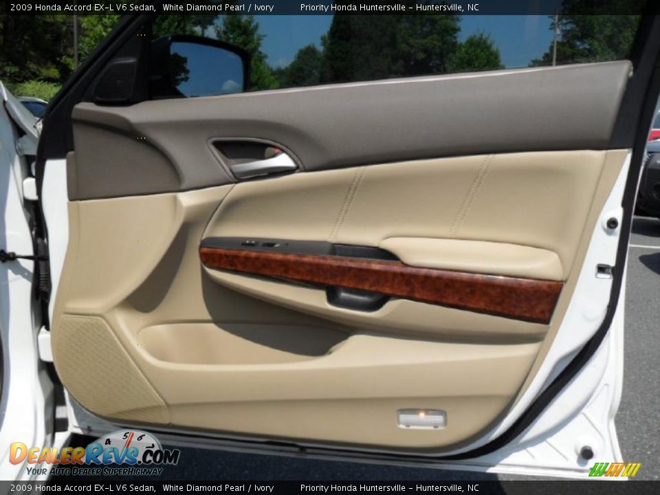 2009 Honda Accord EX-L V6 Sedan White Diamond Pearl / Ivory Photo #20