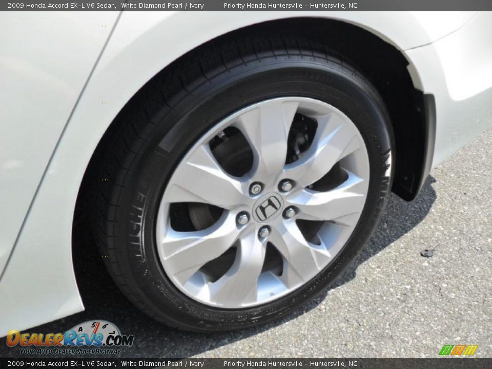2009 Honda Accord EX-L V6 Sedan White Diamond Pearl / Ivory Photo #25