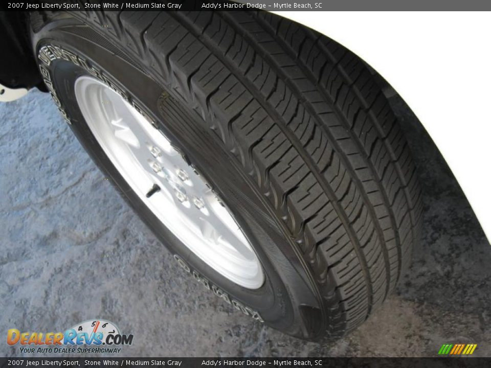 2007 Jeep Liberty Sport Stone White / Medium Slate Gray Photo #8