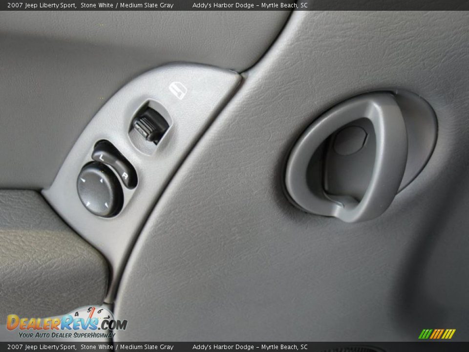 2007 Jeep Liberty Sport Stone White / Medium Slate Gray Photo #10