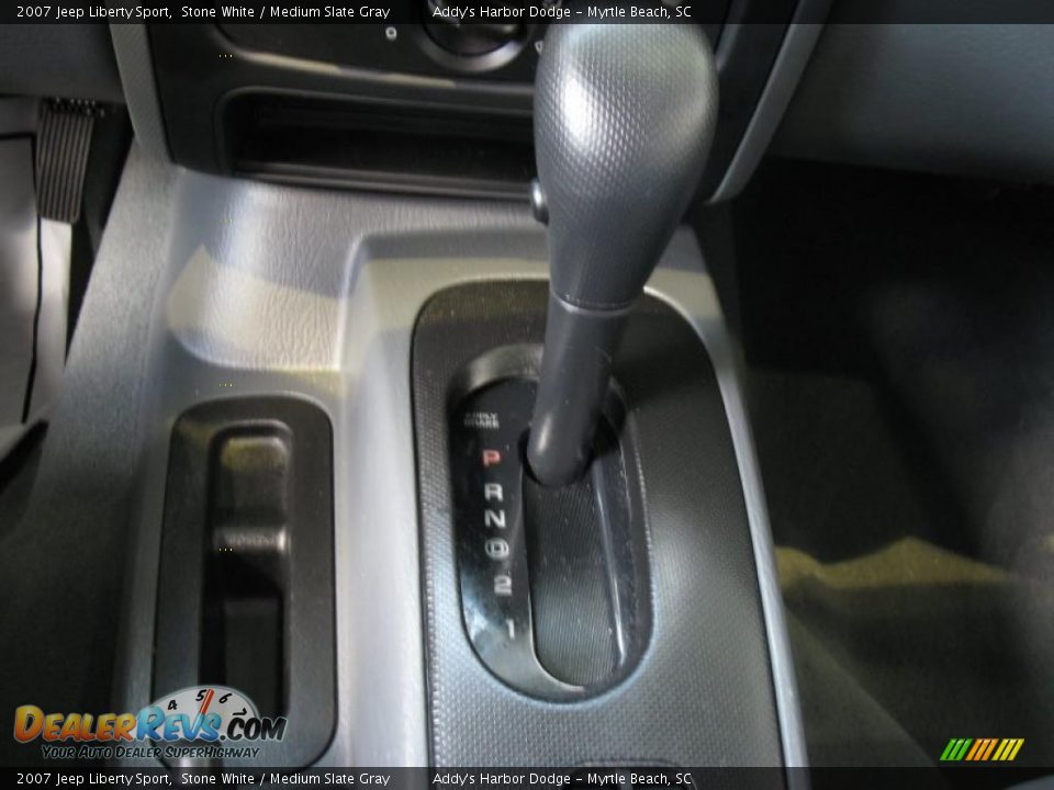 2007 Jeep Liberty Sport Stone White / Medium Slate Gray Photo #15