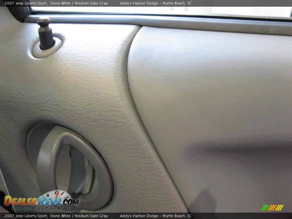 2007 Jeep Liberty Sport Stone White / Medium Slate Gray Photo #18