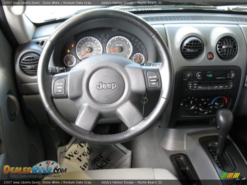 2007 Jeep Liberty Sport Stone White / Medium Slate Gray Photo #19