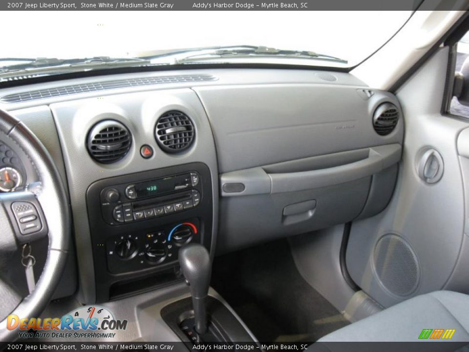 2007 Jeep Liberty Sport Stone White / Medium Slate Gray Photo #20