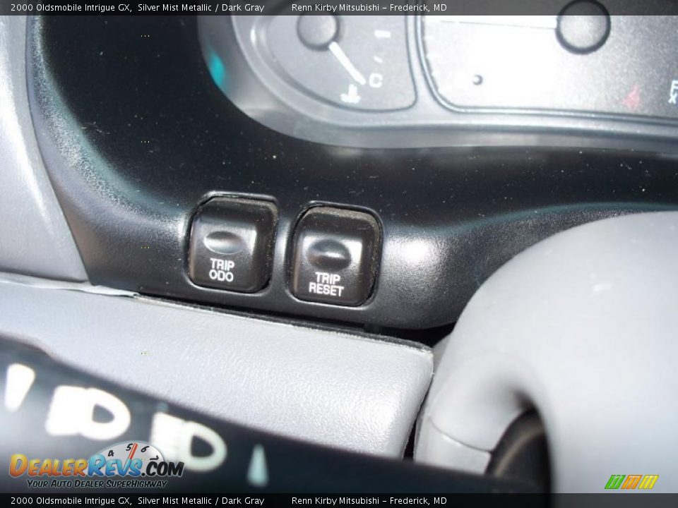 2000 Oldsmobile Intrigue GX Silver Mist Metallic / Dark Gray Photo #8