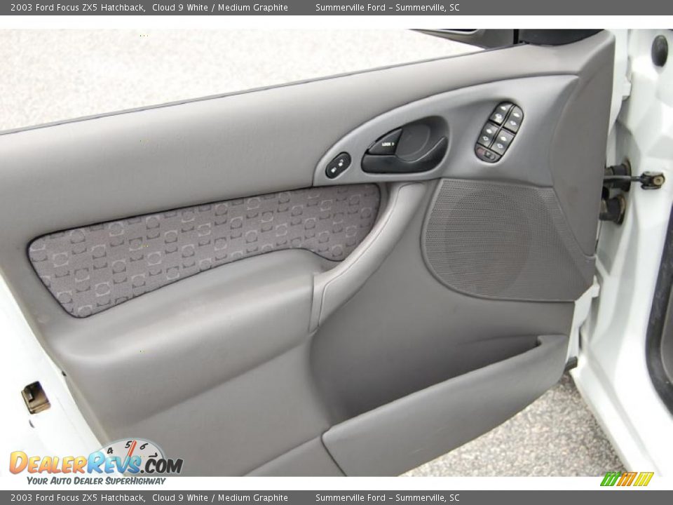 2003 Ford Focus ZX5 Hatchback Cloud 9 White / Medium Graphite Photo #5