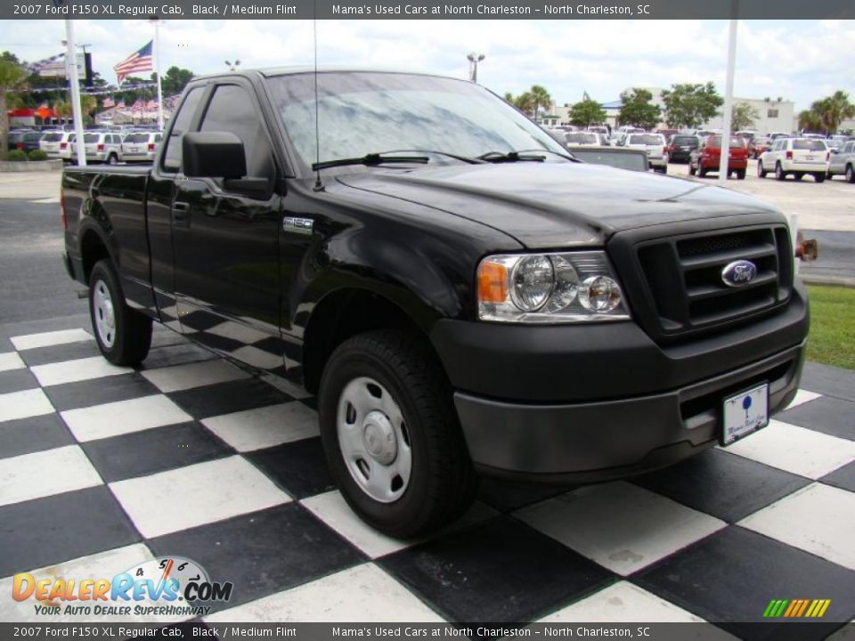 2007 Ford F150 XL Regular Cab Black / Medium Flint Photo #5
