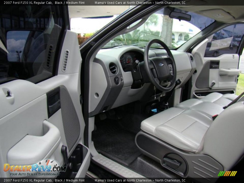 2007 Ford F150 XL Regular Cab Black / Medium Flint Photo #10