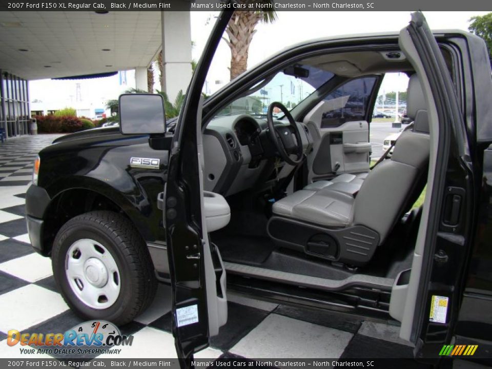 2007 Ford F150 XL Regular Cab Black / Medium Flint Photo #11