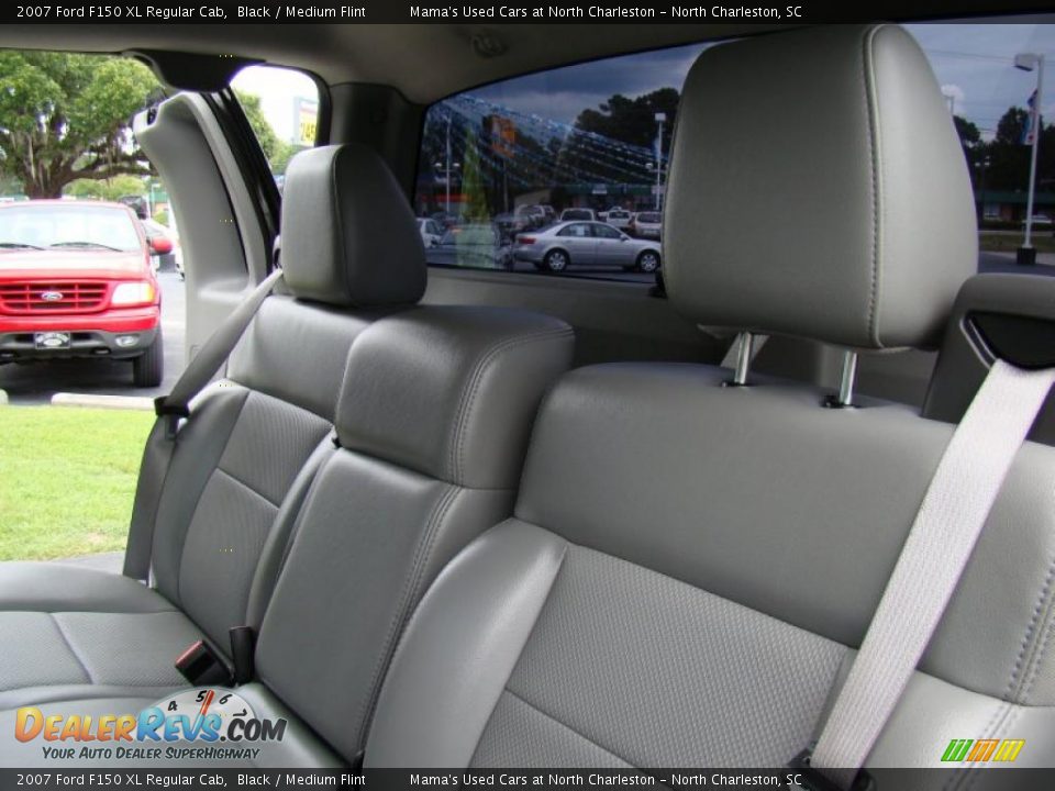 2007 Ford F150 XL Regular Cab Black / Medium Flint Photo #12