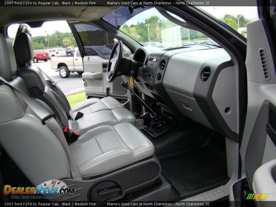 2007 Ford F150 XL Regular Cab Black / Medium Flint Photo #13