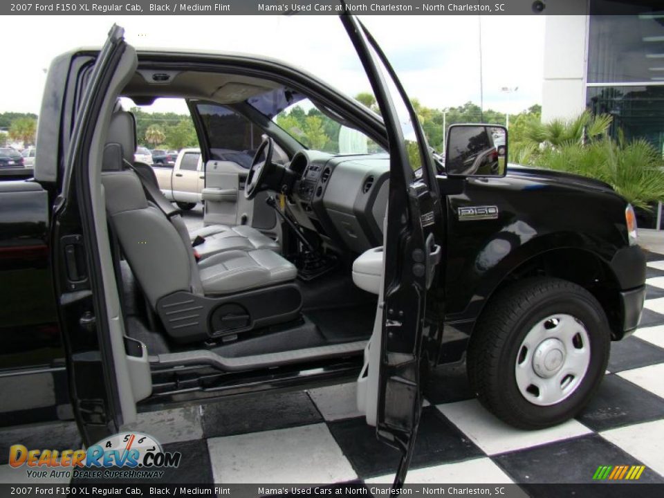2007 Ford F150 XL Regular Cab Black / Medium Flint Photo #14