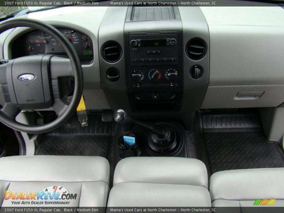 2007 Ford F150 XL Regular Cab Black / Medium Flint Photo #16