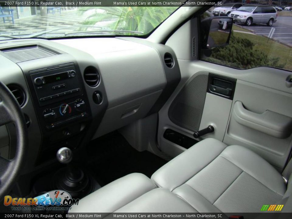 2007 Ford F150 XL Regular Cab Black / Medium Flint Photo #18
