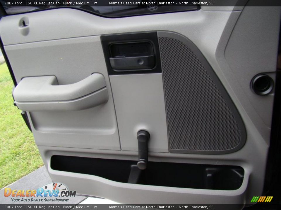 2007 Ford F150 XL Regular Cab Black / Medium Flint Photo #19