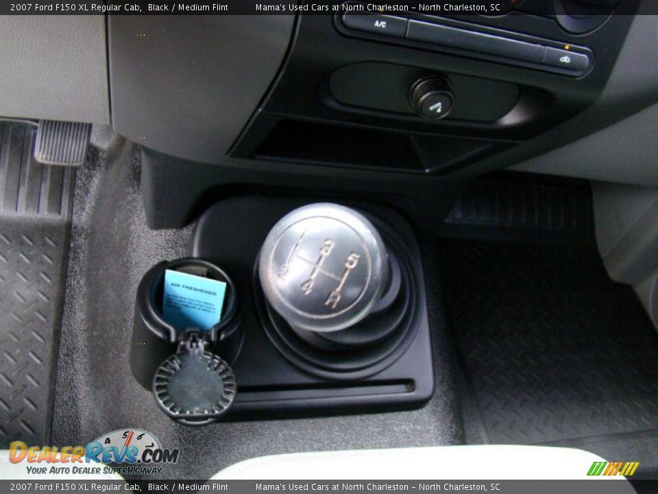 2007 Ford F150 XL Regular Cab Black / Medium Flint Photo #21