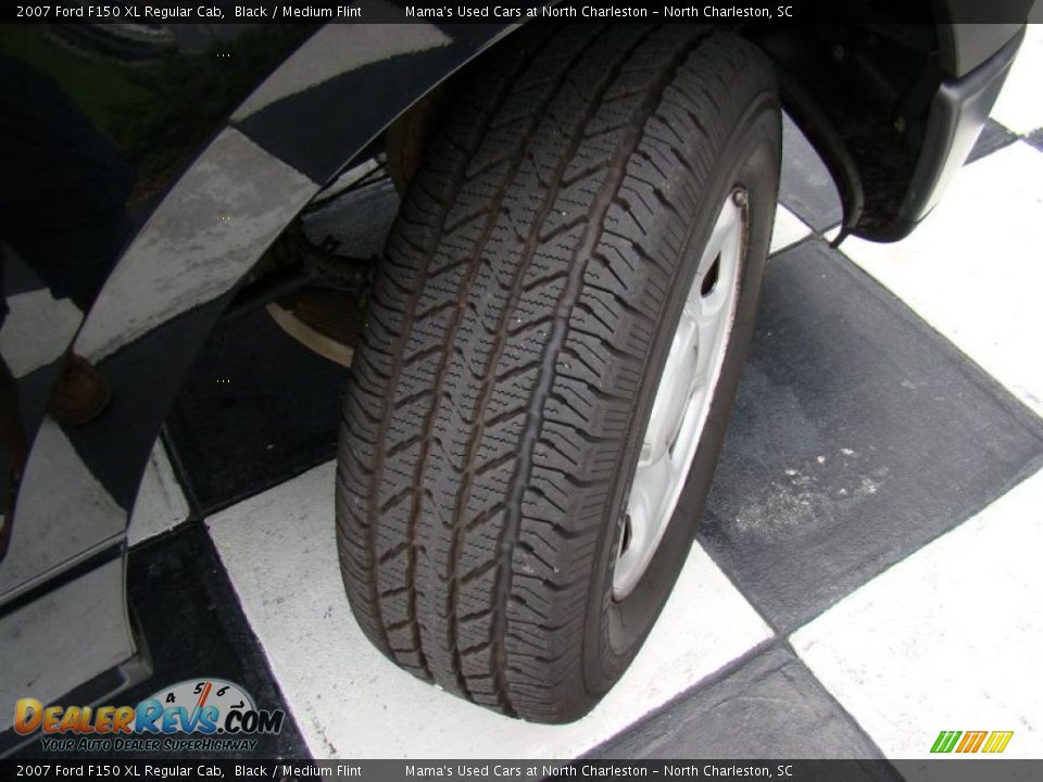 2007 Ford F150 XL Regular Cab Black / Medium Flint Photo #25