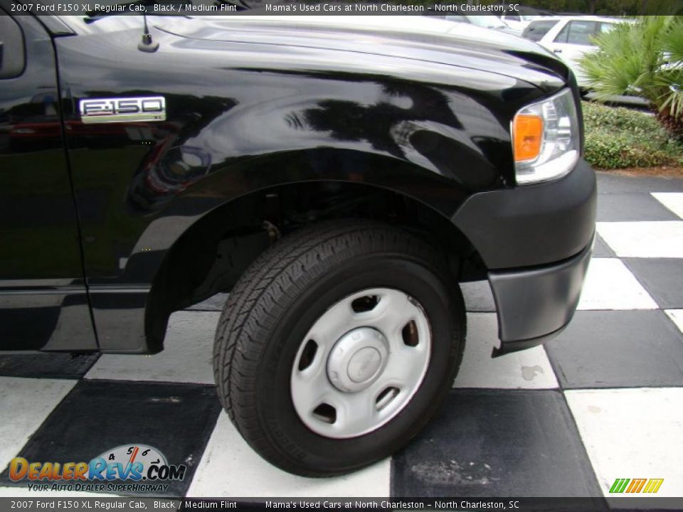 2007 Ford F150 XL Regular Cab Black / Medium Flint Photo #28