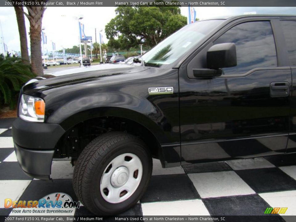 2007 Ford F150 XL Regular Cab Black / Medium Flint Photo #29