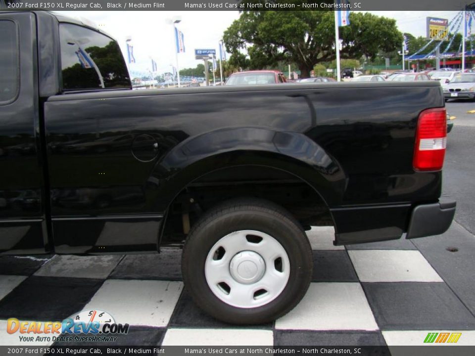 2007 Ford F150 XL Regular Cab Black / Medium Flint Photo #30