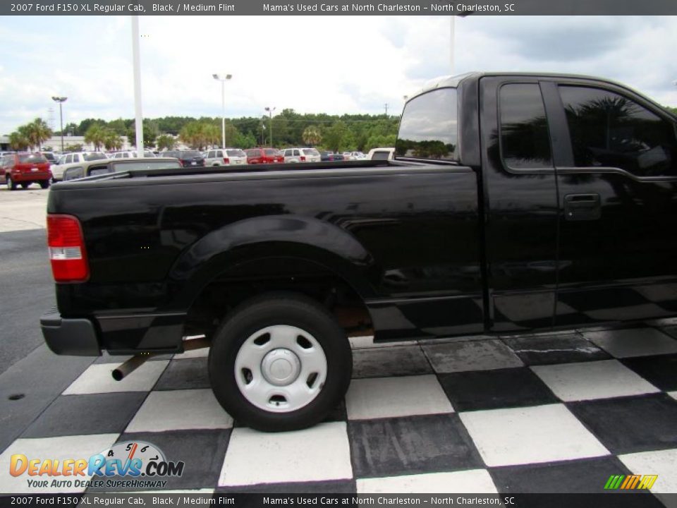 2007 Ford F150 XL Regular Cab Black / Medium Flint Photo #31