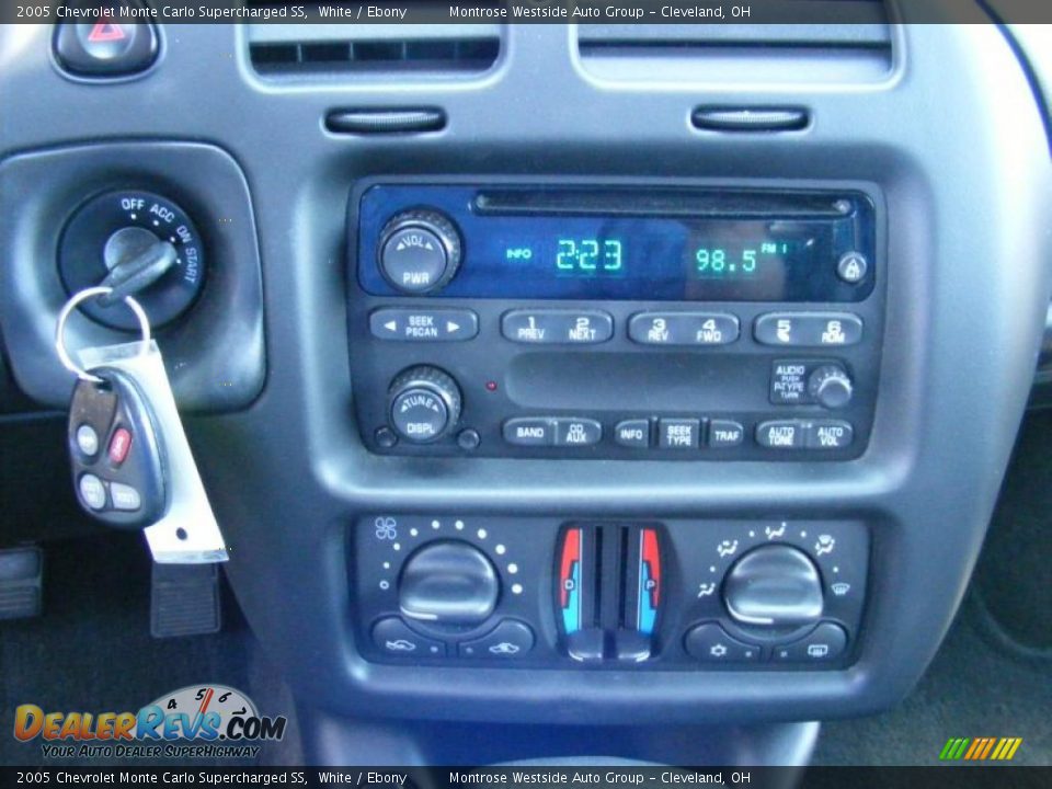 2005 Chevrolet Monte Carlo Supercharged SS White / Ebony Photo #19