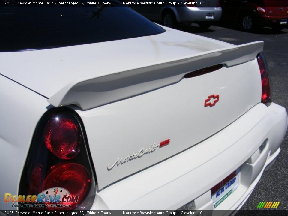 2005 Chevrolet Monte Carlo Supercharged SS White / Ebony Photo #27