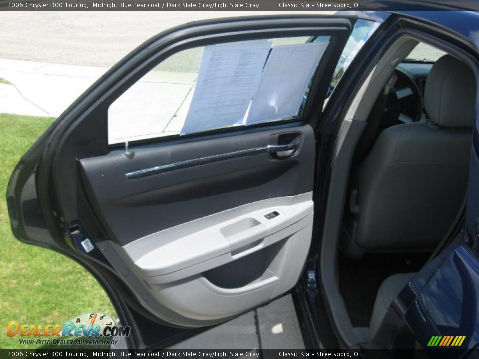 2006 Chrysler 300 Touring Midnight Blue Pearlcoat / Dark Slate Gray/Light Slate Gray Photo #16