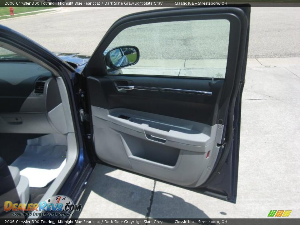 2006 Chrysler 300 Touring Midnight Blue Pearlcoat / Dark Slate Gray/Light Slate Gray Photo #18