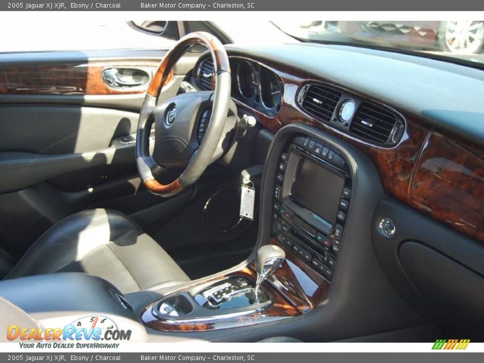 2005 Jaguar XJ XJR Ebony / Charcoal Photo #11