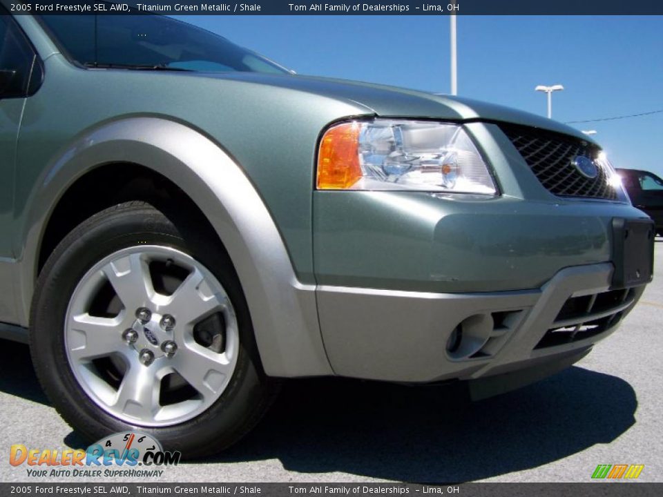2005 Ford Freestyle SEL AWD Titanium Green Metallic / Shale Photo #2