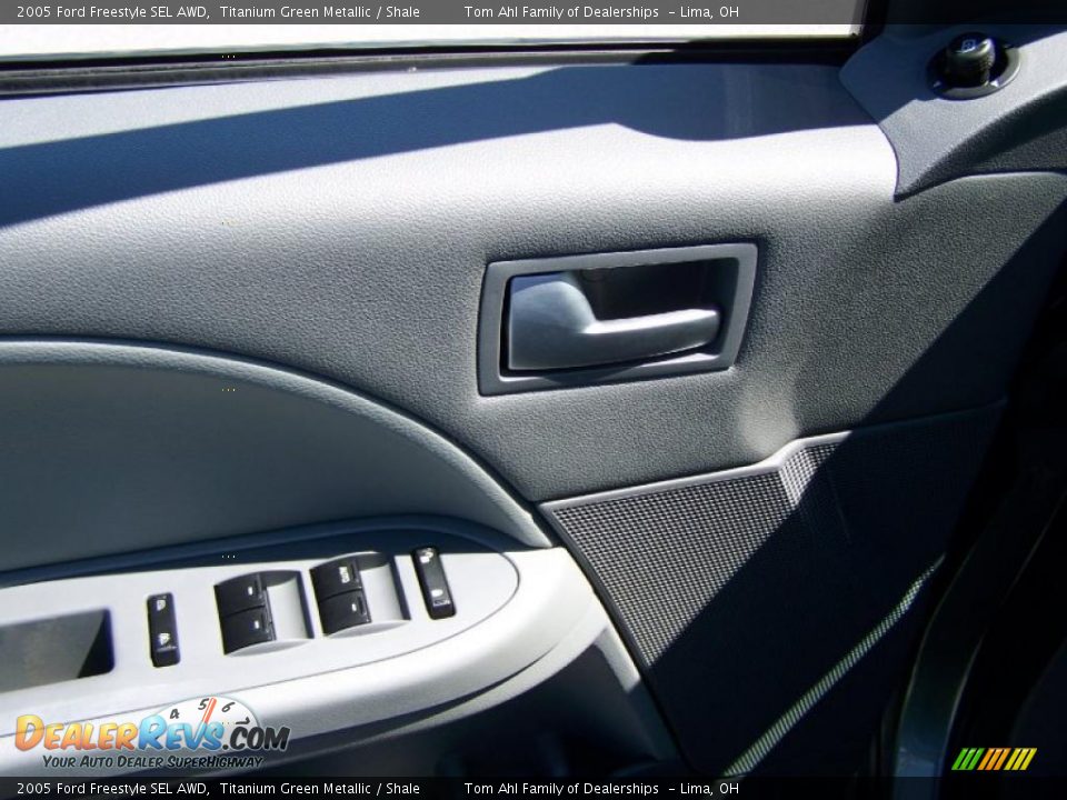 2005 Ford Freestyle SEL AWD Titanium Green Metallic / Shale Photo #10
