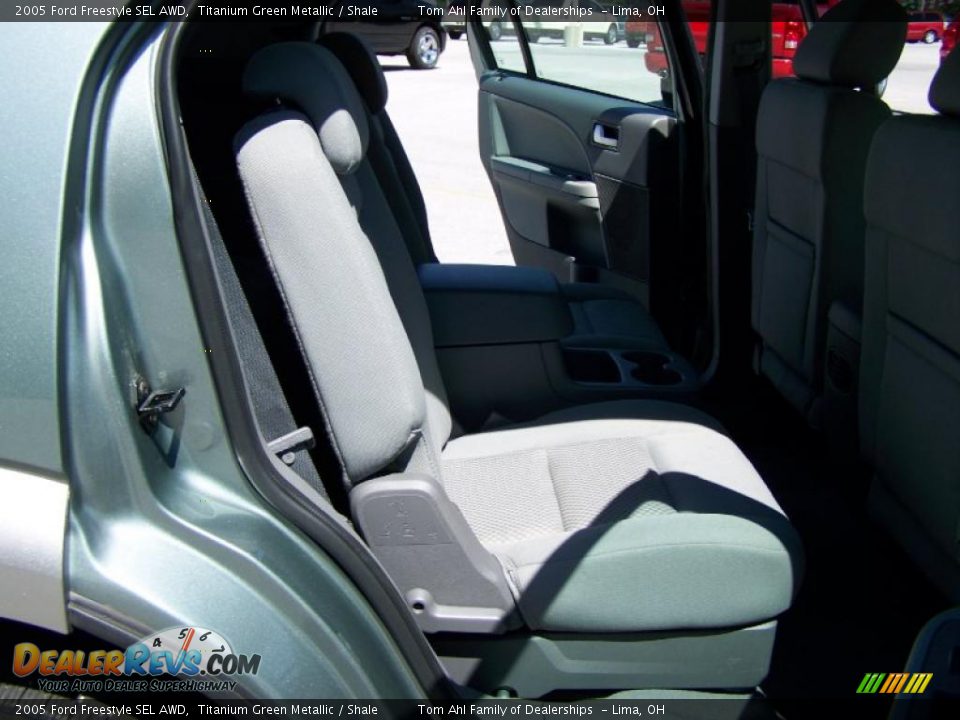 2005 Ford Freestyle SEL AWD Titanium Green Metallic / Shale Photo #13