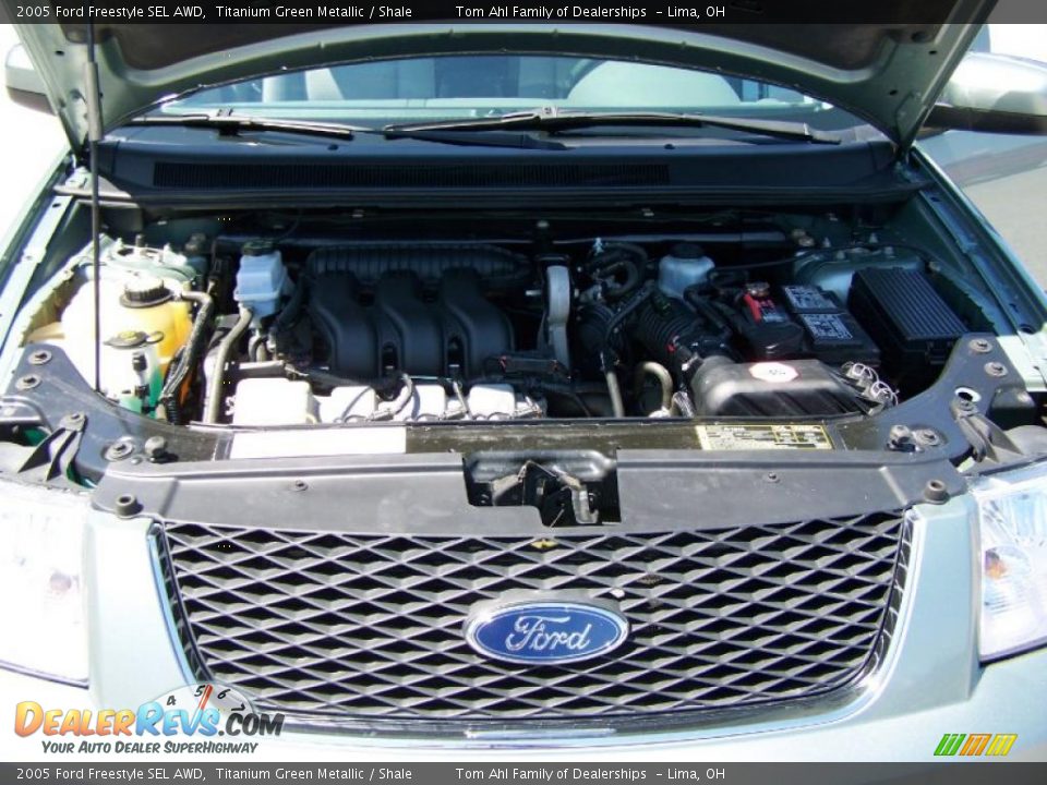 2005 Ford Freestyle SEL AWD Titanium Green Metallic / Shale Photo #17