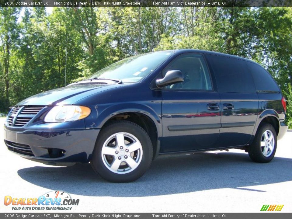 2006 Dodge Caravan SXT Midnight Blue Pearl / Dark Khaki/Light Graystone Photo #4