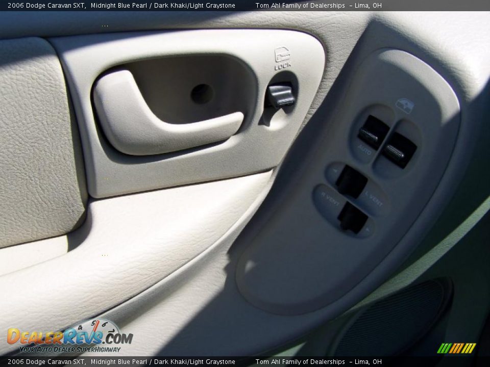 2006 Dodge Caravan SXT Midnight Blue Pearl / Dark Khaki/Light Graystone Photo #8