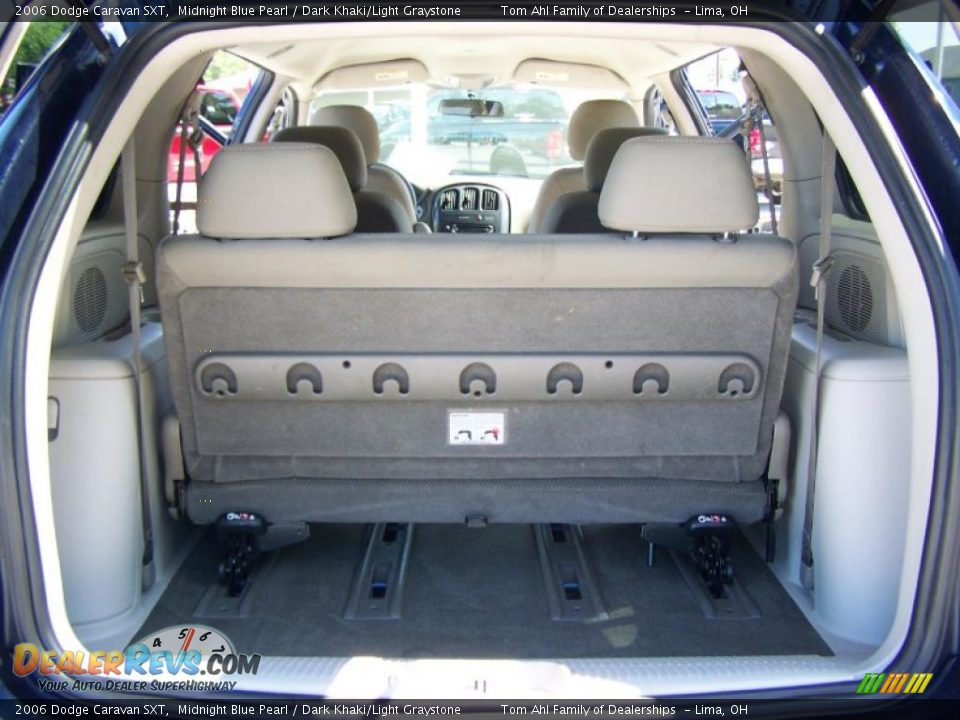 2006 Dodge Caravan SXT Midnight Blue Pearl / Dark Khaki/Light Graystone Photo #10