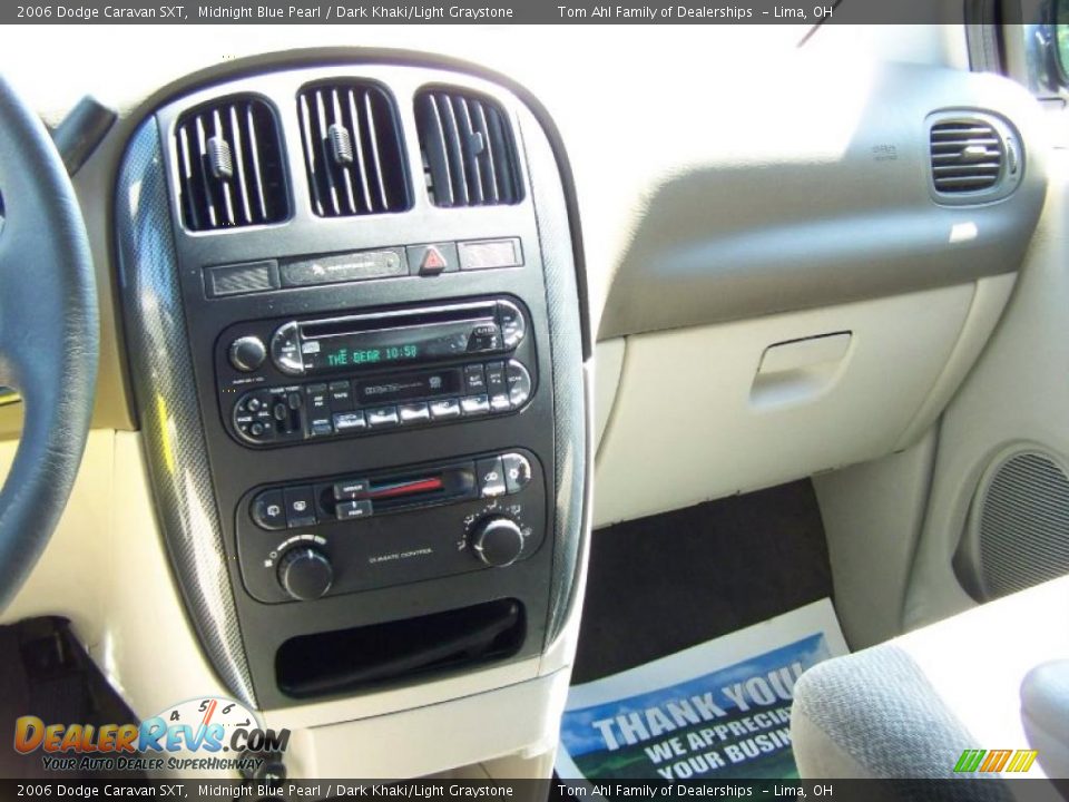 2006 Dodge Caravan SXT Midnight Blue Pearl / Dark Khaki/Light Graystone Photo #18