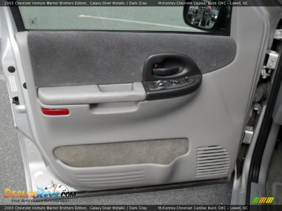 2003 Chevrolet Venture Warner Brothers Edition Galaxy Silver Metallic / Dark Gray Photo #9