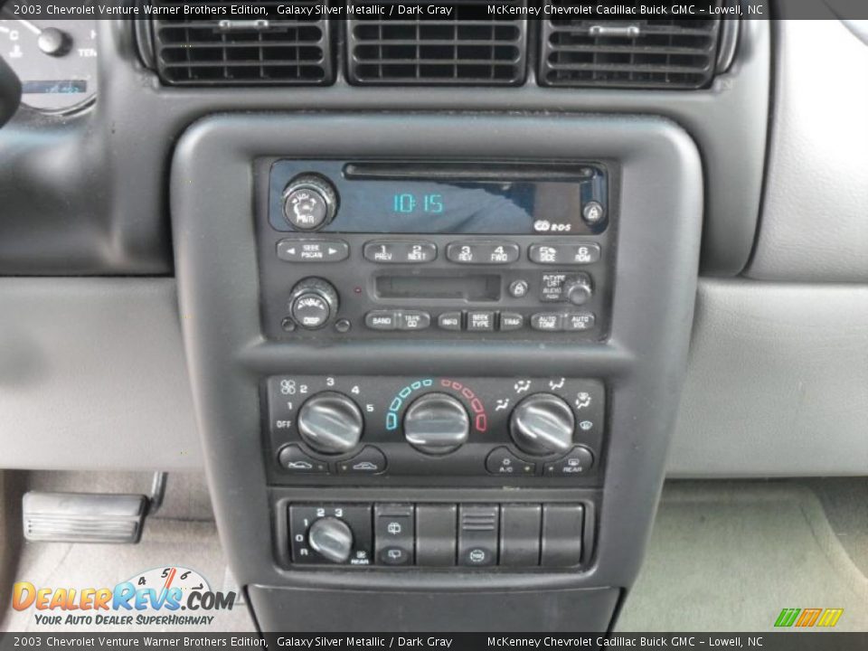 2003 Chevrolet Venture Warner Brothers Edition Galaxy Silver Metallic / Dark Gray Photo #11