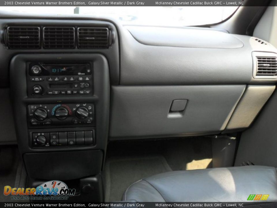 2003 Chevrolet Venture Warner Brothers Edition Galaxy Silver Metallic / Dark Gray Photo #16